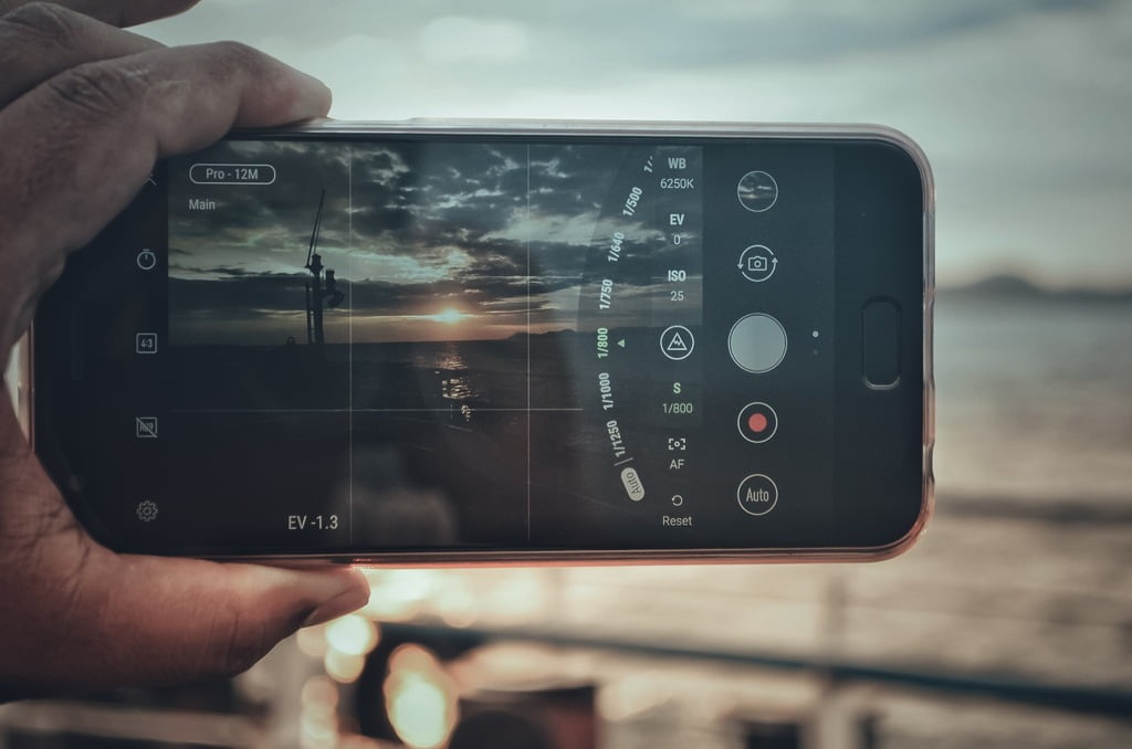 What is list of Best Gear for Shooting Video on iPhone 14 PRO
