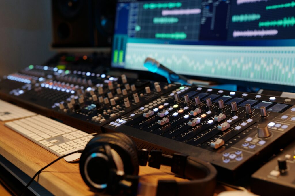 Mixing And Editing Soundtracks in Modern Studio Environment